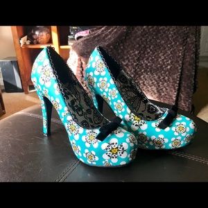 Tripping Daises Turquoise Heels By: Iron Fist